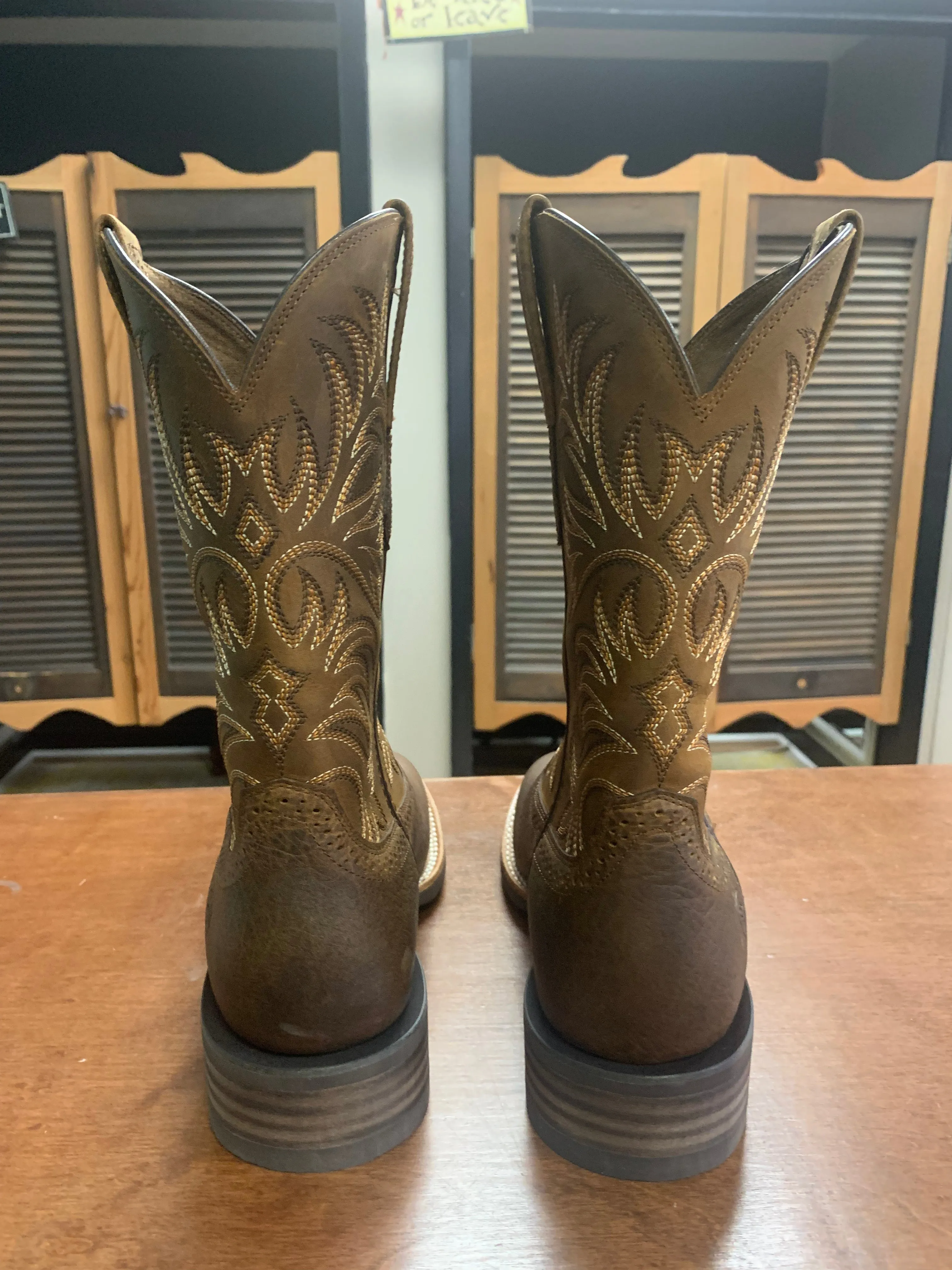 Ariat Men's Oakwood Distressed Western Boots - Broad Square Toe
