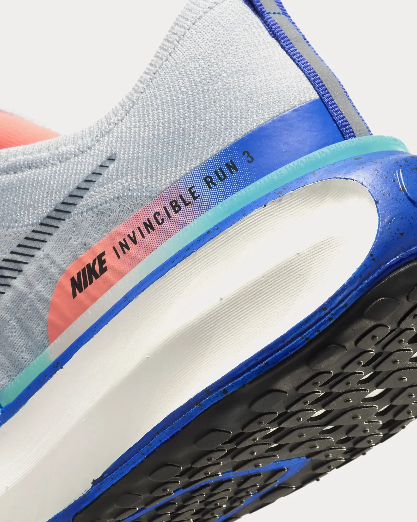 Invincible 3 Pure Platinum / Bright Mango / Cool Mint / Black Running Shoes