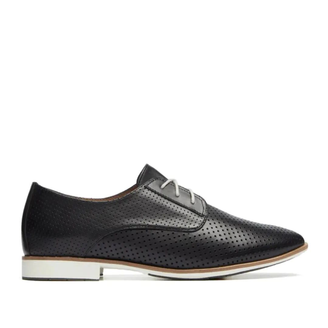 Olivia Derby Flat