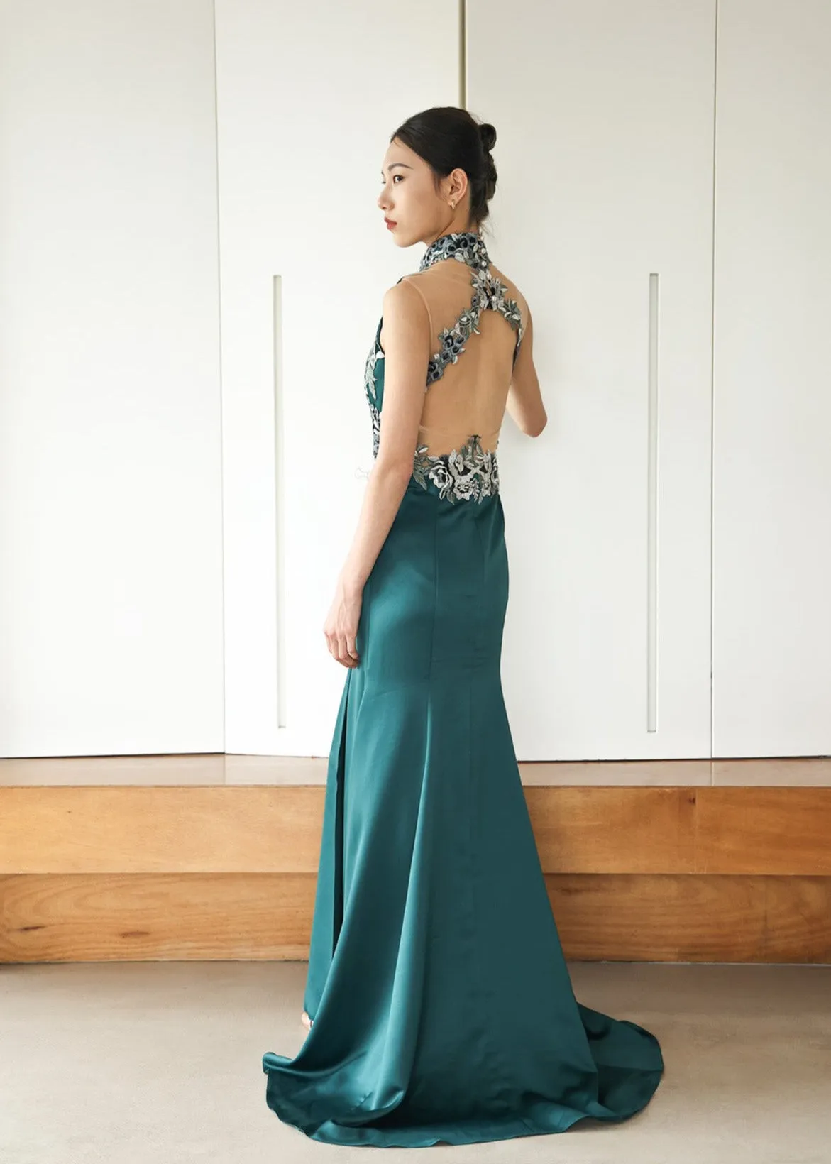 Snowdrops Open-Back Qipao (Dark Green)