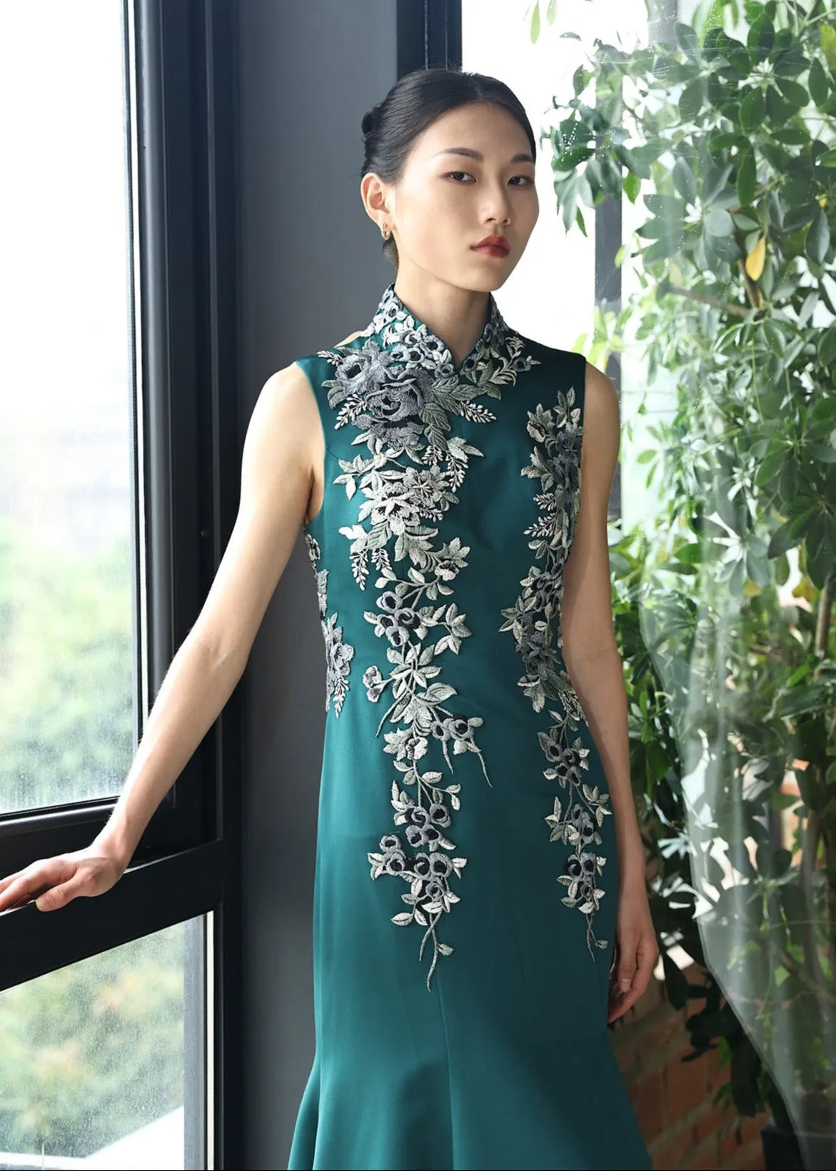 Snowdrops Open-Back Qipao (Dark Green)